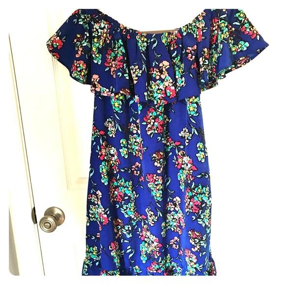 Dresses & Skirts - Off the shoulder dress